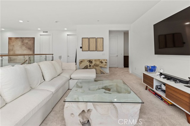 Detail Gallery Image 32 of 74 For 27526 Elderberry Dr, Valencia,  CA 91381 - 5 Beds | 5/1 Baths