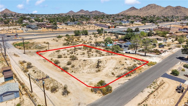 Detail Gallery Image 4 of 13 For 18924 Symeron Rd, Apple Valley,  CA 92307 - – Beds | – Baths