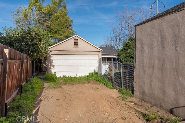 Detail Gallery Image 8 of 22 For 3367 Holding, Riverside,  CA 92501 - 2 Beds | 2 Baths