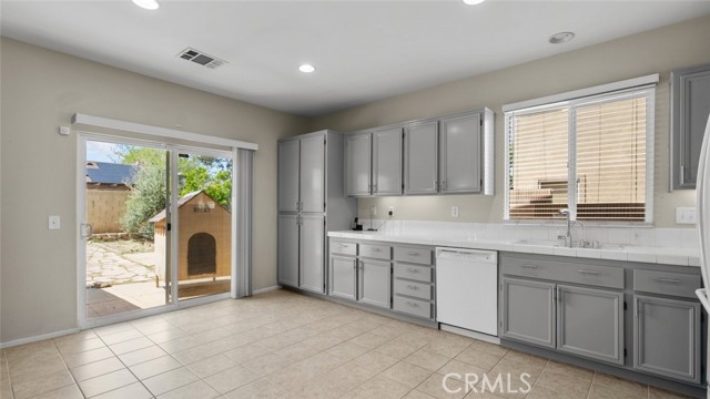 Detail Gallery Image 16 of 35 For 37329 Robin Ln, Palmdale,  CA 93550 - 4 Beds | 2 Baths
