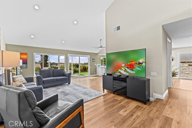 Detail Gallery Image 6 of 48 For 22632 Reinosa, Mission Viejo,  CA 92691 - 4 Beds | 2/1 Baths