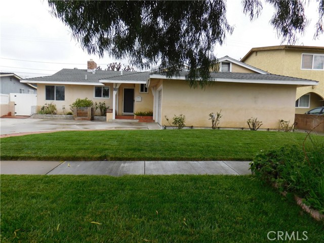Detail Gallery Image 2 of 56 For 2669 W Russell Ave, Anaheim,  CA 92801 - 3 Beds | 2 Baths