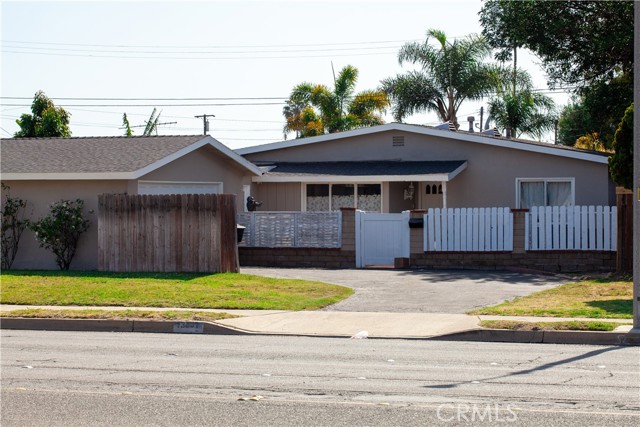 Detail Gallery Image 1 of 13 For 13401 Goldenwest St, Westminster,  CA 92683 - 4 Beds | 2 Baths
