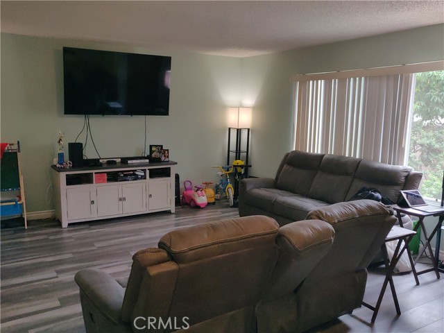 8901 Serapis Avenue, Downey CA: https://media.crmls.org/medias/0fd8ce8a-d2f3-49f2-96f2-70510716d13a.jpg