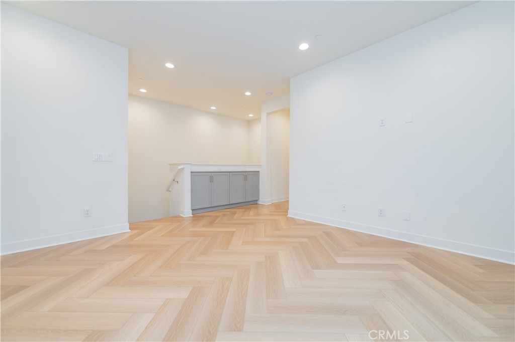 https://media.crmls.org/medias/0fd90e35-26d8-42de-84e5-34be28424fb5.jpg?preset=X-Large
