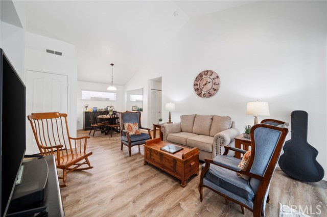 Detail Gallery Image 8 of 20 For 11575 Winifred Dr, Apple Valley,  CA 92308 - 2 Beds | 2 Baths