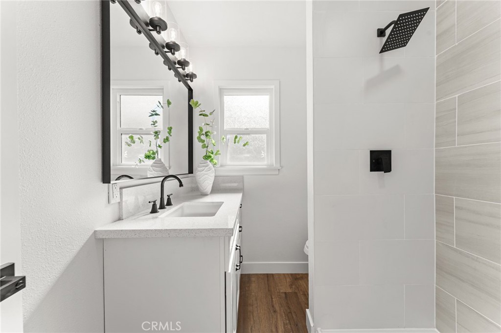 https://media.crmls.org/medias/0fda4d6f-2a01-4151-9b5c-0ab5e64351f9.jpg?preset=X-Large