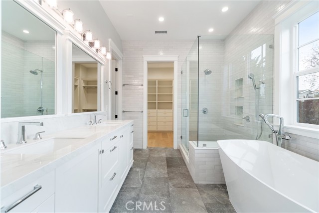 617 36th Street, Manhattan Beach, California 90266, 6 Bedrooms Bedrooms, ,6 BathroomsBathrooms,Residential,Sold,36th,SB22005152