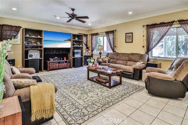 Detail Gallery Image 16 of 61 For 13910 Mountain View Pl, Sylmar,  CA 91342 - 5 Beds | 3 Baths