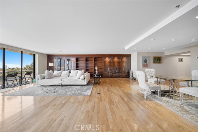 10660 Wilshire Boulevard, Los Angeles CA: https://media.crmls.org/medias/0fdaae52-0957-4a7d-b000-a8b0daa21c1c.jpg
