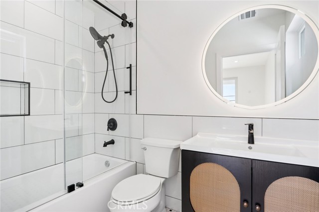 Detail Gallery Image 31 of 51 For 14931 Vose St, Van Nuys,  CA 91405 - 7 Beds | 6/1 Baths