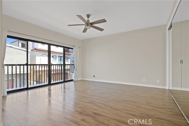 33 4th Street, Hermosa Beach CA: https://media.crmls.org/medias/0fdb1a1c-5a4e-4ca5-b0b0-0248dbfa2f06.jpg