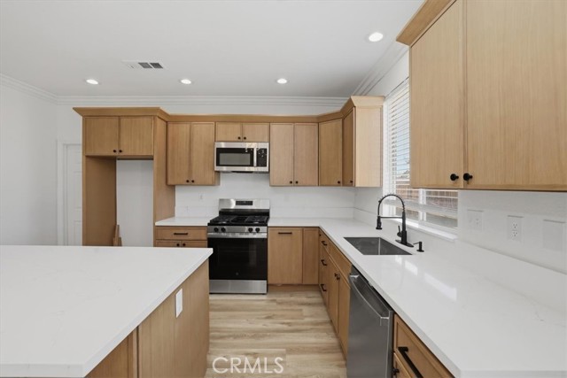 Detail Gallery Image 15 of 41 For 12722 2nd, Victorville,  CA 92395 - 5 Beds | 3 Baths