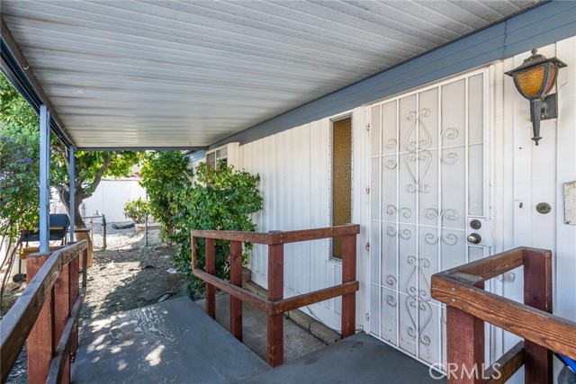 990 Santa Elena Way, Hemet CA: https://media.crmls.org/medias/0fdc5d67-a035-4407-8059-2d1d7f301984.jpg