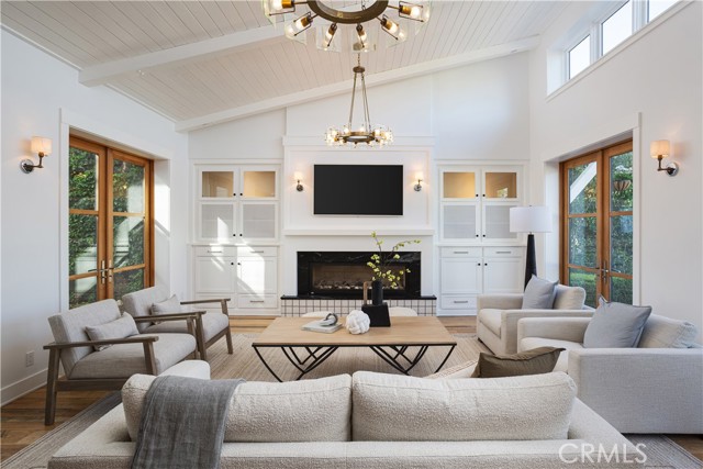 2217 Laurel Place, Newport Beach CA: https://media.crmls.org/medias/0fdc7e3e-c766-47a8-8582-5e8958f619f4.jpg