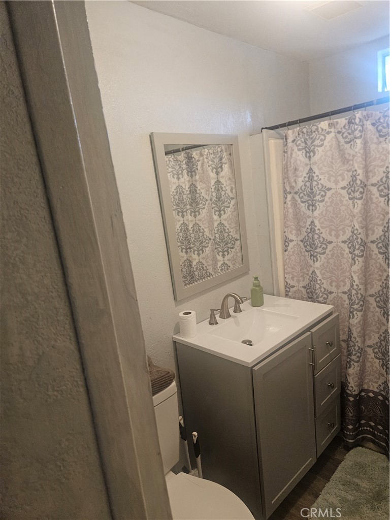 https://media.crmls.org/medias/0fdccc5f-2e9c-4976-b084-5a1d53409b0a.jpg?preset=X-Large