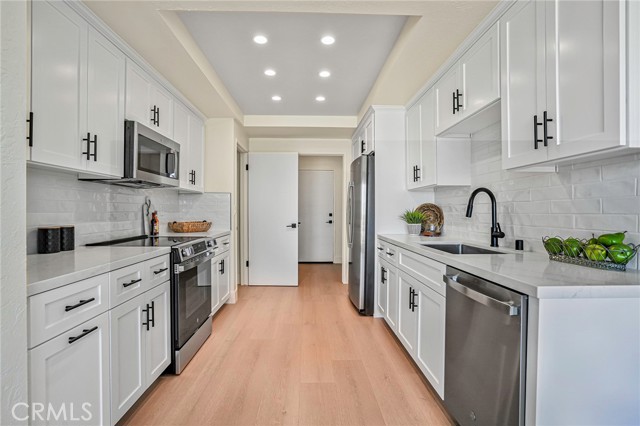 54 Cresta Verde Drive, Rolling Hills Estates CA: https://media.crmls.org/medias/0fdd2f07-3aef-4130-9a07-5502db376d1e.jpg