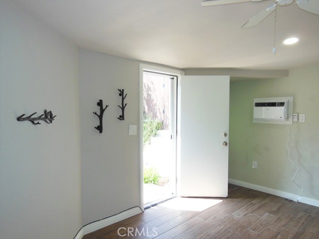 4956 Revlon Drive, La Canada Flintridge CA: https://media.crmls.org/medias/0fde1693-1ff5-425b-ba0a-c3b1323a4757.jpg