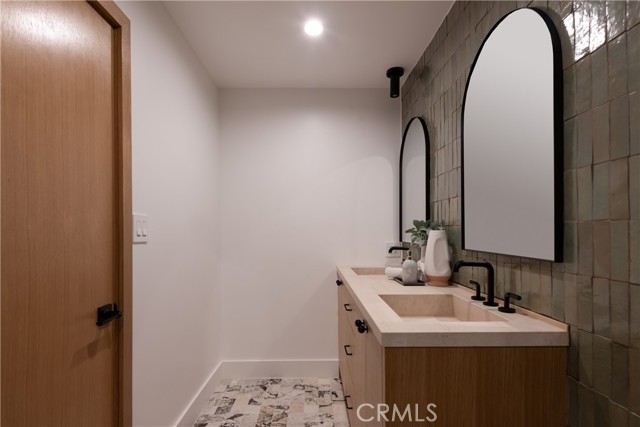 Detail Gallery Image 21 of 34 For 3977 Oeste Ave, Studio City,  CA 91604 - 3 Beds | 2/1 Baths