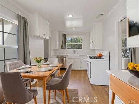Detail Gallery Image 6 of 19 For 6959 Chisholm Ave, Van Nuys,  CA 91406 - 3 Beds | 2 Baths