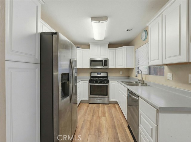 Detail Gallery Image 6 of 15 For 7889 Pinyon, Fontana,  CA 92336 - 2 Beds | 2 Baths