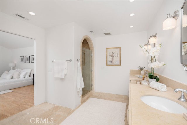 1247 Journeys End Drive, La Canada Flintridge CA: https://media.crmls.org/medias/0fdf457c-63e3-47b8-a9ba-88e749b81783.jpg