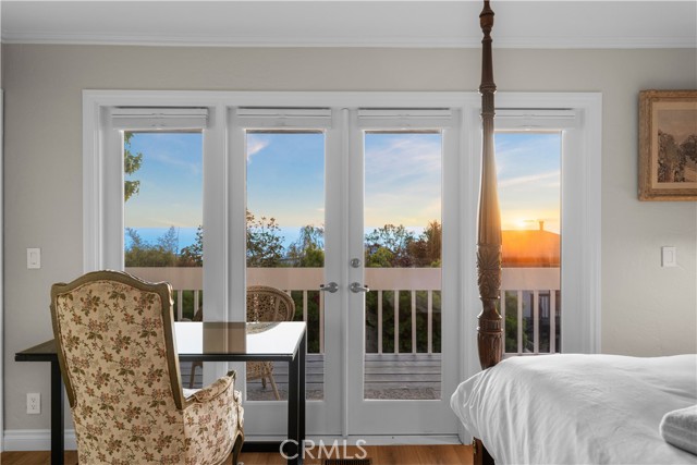 1091 La Mirada Street, Laguna Beach CA: https://media.crmls.org/medias/0fe06fca-9cad-4d55-98b4-ba3e887adadf.jpg