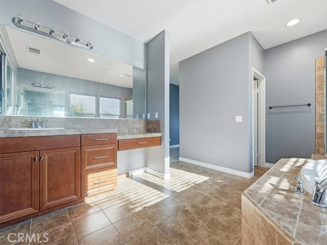 Detail Gallery Image 30 of 60 For 2947 Gilbert Ave, Corona,  CA 92881 - 6 Beds | 4/1 Baths