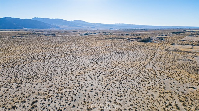 46300 Palos Verdes Road, Newberry Springs CA: https://media.crmls.org/medias/0fe1a614-52ce-49f0-b92b-422b7ad2f70e.jpg