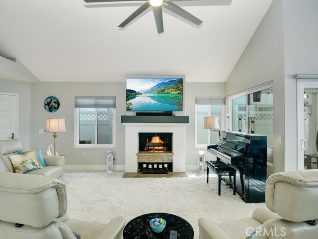 Detail Gallery Image 2 of 24 For 4560 Cordoba Way, Oceanside,  CA 92056 - 3 Beds | 2 Baths