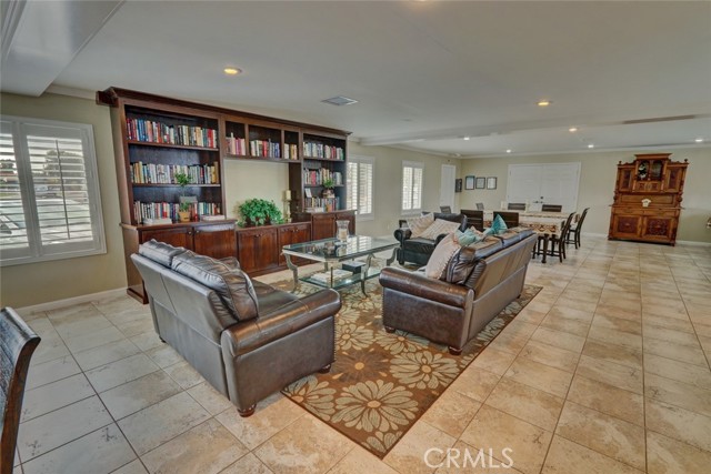 COMMUNITY LOUNGE AREA
