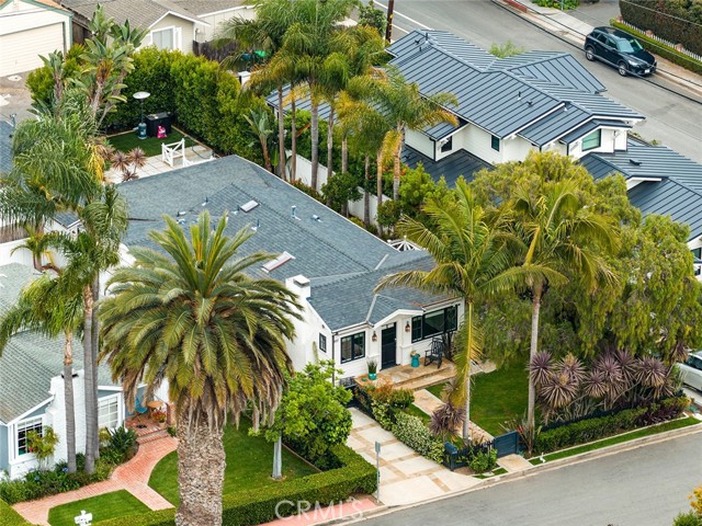 411 Poplar Street, Laguna Beach CA: https://media.crmls.org/medias/0fe370e2-a4de-4be5-9482-bd4a4a53fee7.jpg