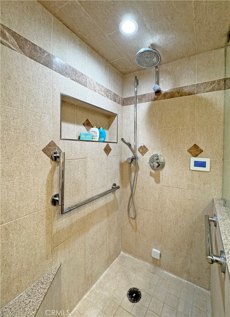 https://media.crmls.org/medias/0fe3bde4-ecf6-47cf-a506-0ce07fa6abc3.jpg?preset=X-Large