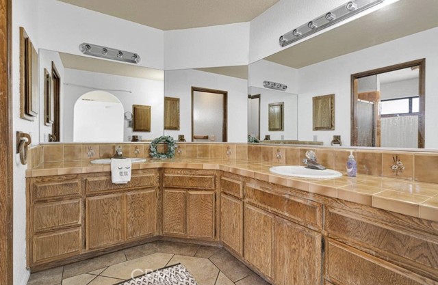 Detail Gallery Image 12 of 21 For 13621 Oakmont Dr, Victorville,  CA 92395 - 3 Beds | 2 Baths