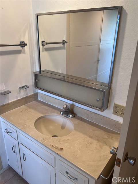 Detail Gallery Image 22 of 46 For 682 via Alhambra #B,  Laguna Woods,  CA 92637 - 2 Beds | 2 Baths