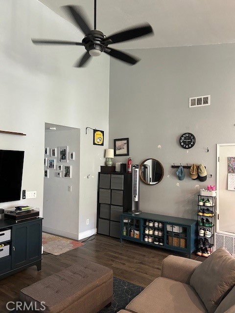 10591 Lakeside S Drive, Garden Grove CA: https://media.crmls.org/medias/0fe5c2ab-43cf-43b6-b527-63886d6ef6d3.jpg