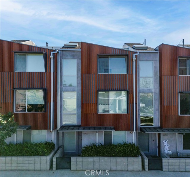 Detail Gallery Image 7 of 58 For 6566 W 85th Pl, Westchester,  CA 90045 - 3 Beds | 3 Baths