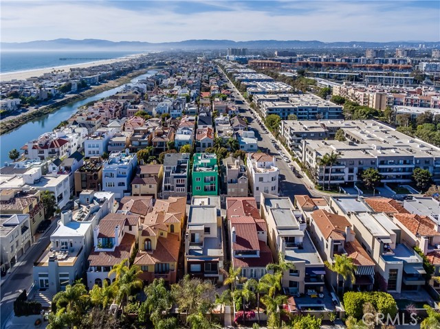 143 Union Jack Mall, Marina del Rey CA: https://media.crmls.org/medias/0fe69d91-b592-4c00-aa23-1fe1e34f662d.jpg