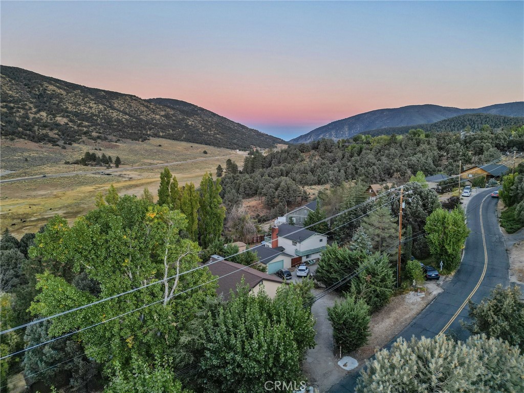 https://media.crmls.org/medias/0fe6b07e-47ce-40db-b767-16e517465f5d.jpg?preset=X-Large