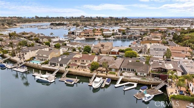 412 Evening Star Lane, Newport Beach CA: https://media.crmls.org/medias/0fe71868-92a5-42ff-a365-278e9e62231f.jpg