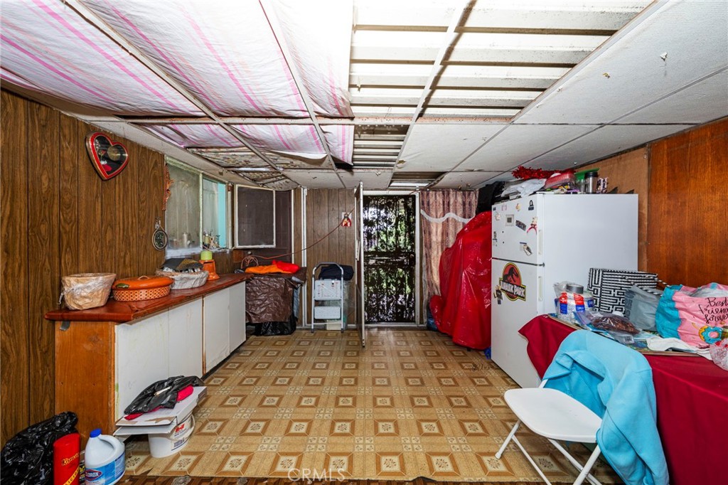 https://media.crmls.org/medias/0fe747dd-3a81-4c49-bf24-7de56d447a26.jpg?preset=X-Large