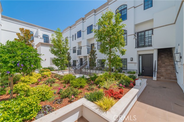 288 S Oakland Ave, Pasadena CA: https://media.crmls.org/medias/0fe7556f-eb21-4e42-81db-bee732a8d7ed.jpg