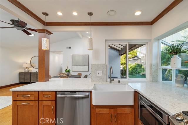Detail Gallery Image 15 of 20 For 910 Lake St, Huntington Beach,  CA 92648 - 3 Beds | 2 Baths