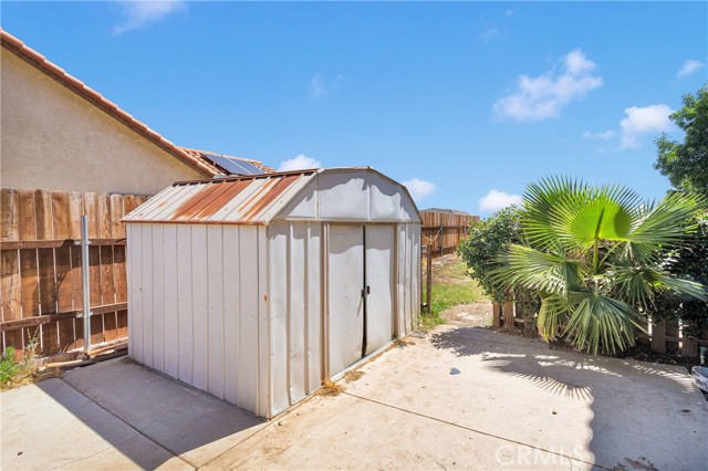 12725 Sundown Road, Victorville CA: https://media.crmls.org/medias/0fe78370-f45a-49ef-90b1-68790d2e2c70.jpg