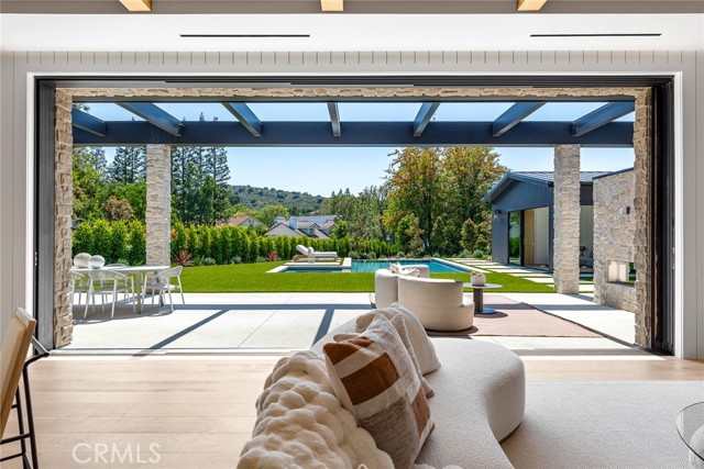 4601 Vista De Oro Avenue, Woodland Hills CA: https://media.crmls.org/medias/0fe7e638-63a0-4fab-a4a1-9ed825f8bda1.jpg