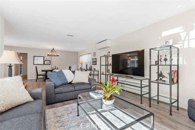 Detail Gallery Image 10 of 32 For 15201 Nottingham, Huntington Beach,  CA 92647 - 3 Beds | 2 Baths