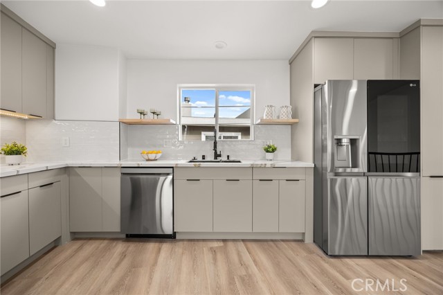 Detail Gallery Image 10 of 32 For 2391 Yorkshire Dr, Los Angeles,  CA 90065 - 3 Beds | 2/1 Baths