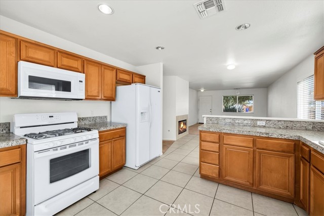 5154 Split Rock Avenue, 29 Palms CA: https://media.crmls.org/medias/0fe94045-2f01-408f-8c91-2ebf7ffc6ee1.jpg