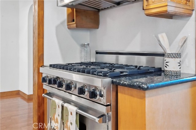 13384 Foothill Boulevard, Sylmar CA: https://media.crmls.org/medias/0fe97694-b522-4ec4-94e3-e883f9281fd5.jpg