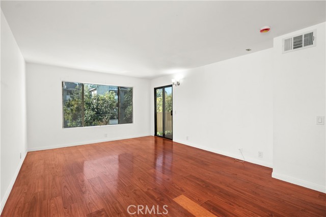 Detail Gallery Image 3 of 39 For 2343 E 17th #202,  Long Beach,  CA 90804 - 2 Beds | 2 Baths